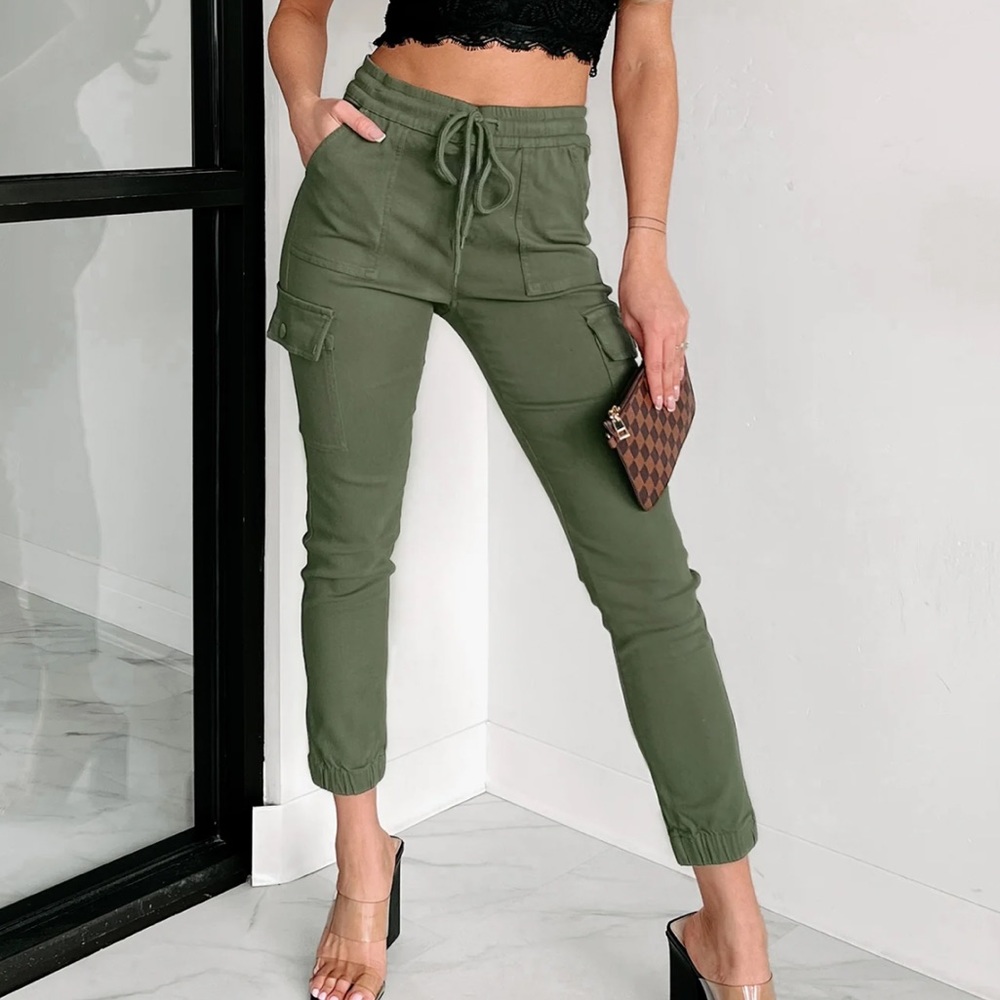 🆕 Chocolate USA Seeking Truth Olive Cargo Joggers